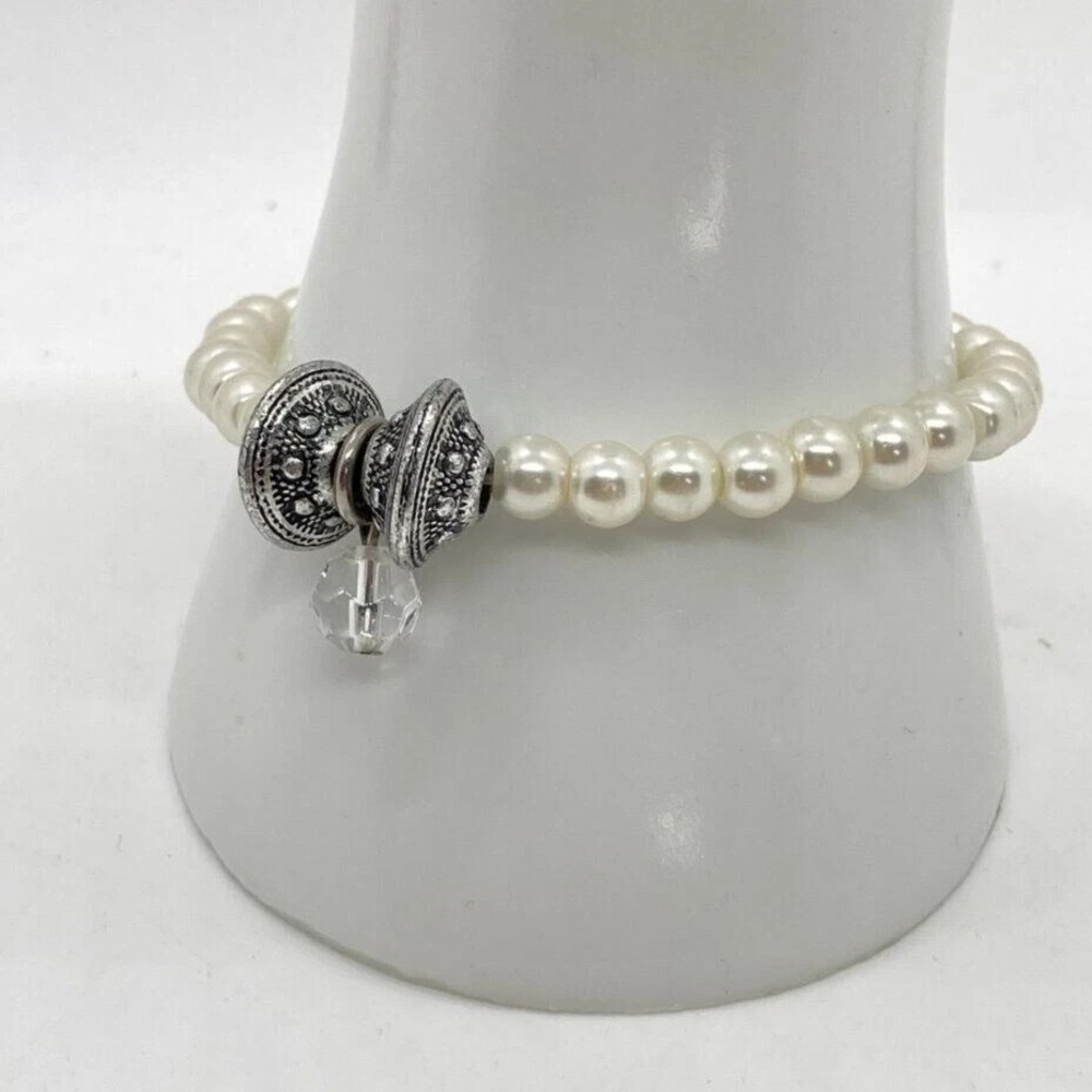 Elegant Faux Pearl Stretch Bracelet with Decorative Silver Tone Bead & Clear